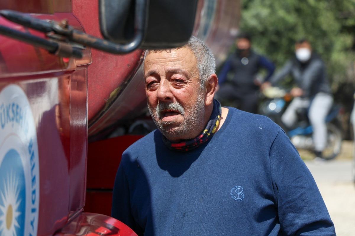 Ekmek teknesi alev alev yanan s&uuml;r&uuml;c&uuml;, g&ouml;zyaşlarına boğuldu