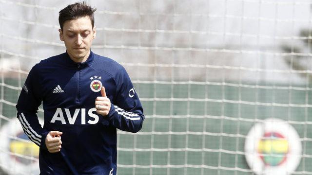 Fenerbahçe'de Mesut ve Perotti düz koşu yaptı