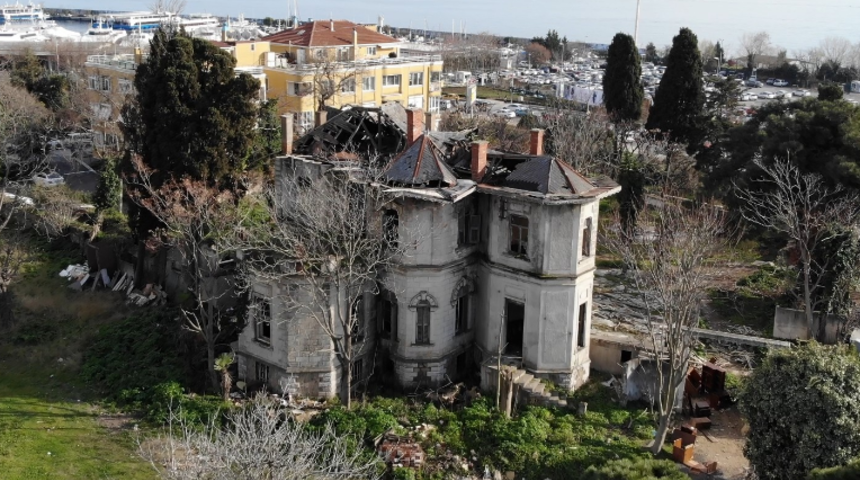 İstanbul'un göbeğinde! Kadıköy’deki 118 yıllık tarihi köşk harabeye döndü