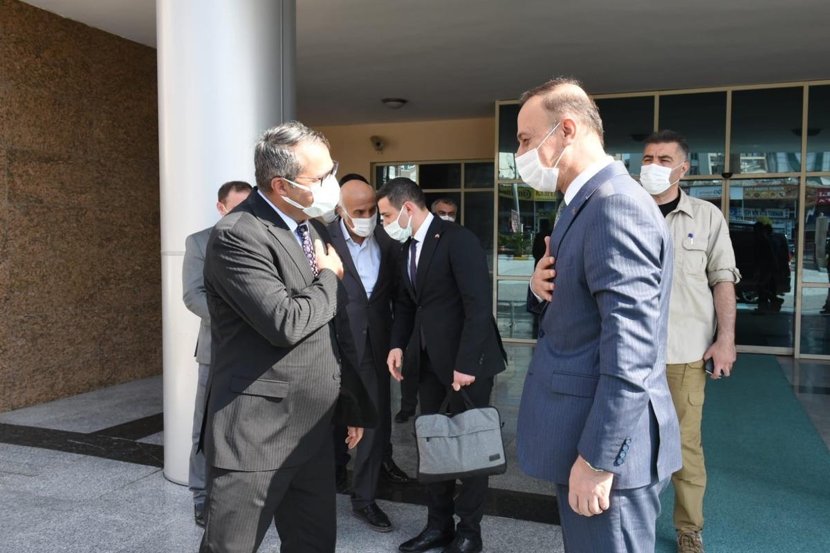 B&uuml;y&uuml;kel&ccedil;i Hazar İbrahim Vali Erin ile g&ouml;r&uuml;şt&uuml;