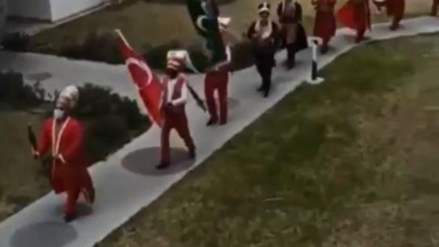 Antalya’da kısıtlama saatinde mehter marşı eşliğinde kız isteme merasimi