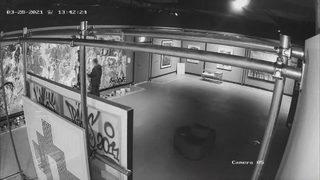 Sanat galerisindeki 500 bin dolarlık tabloyu yanlışlıkla boyadılar