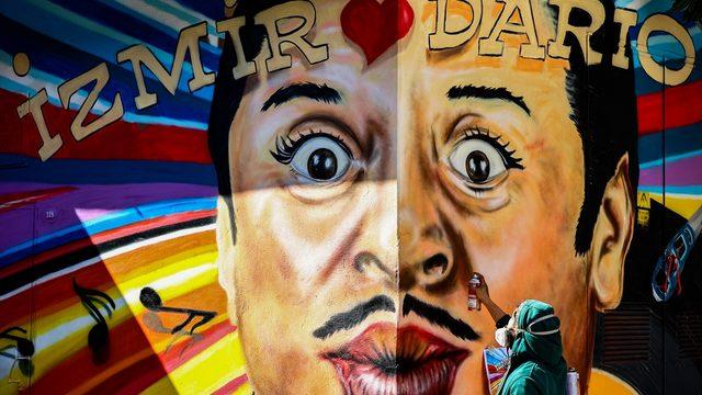 İzmir'de Dario Moreno için doğumunun 100. yılı için adını taşıyan sokakta duvar resmi yapıldı