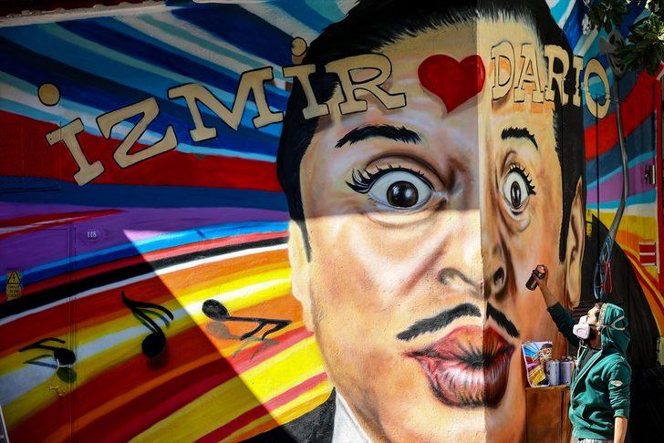 İzmir'de Dario Moreno için doğumunun 100. yılı için adını taşıyan sokakta duvar resmi yapıldı G2