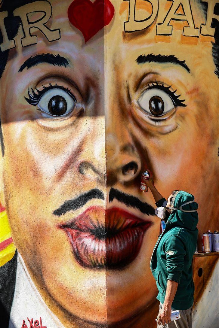 İzmir'de Dario Moreno için doğumunun 100. yılı için adını taşıyan sokakta duvar resmi yapıldı G3