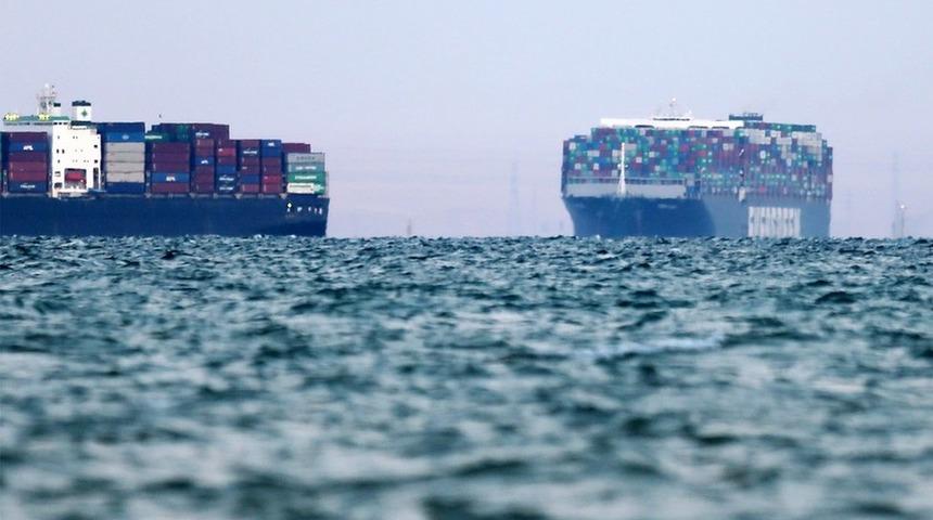 S&uuml;veyş Kanalı deniz trafiğine tamamen a&ccedil;ıldı