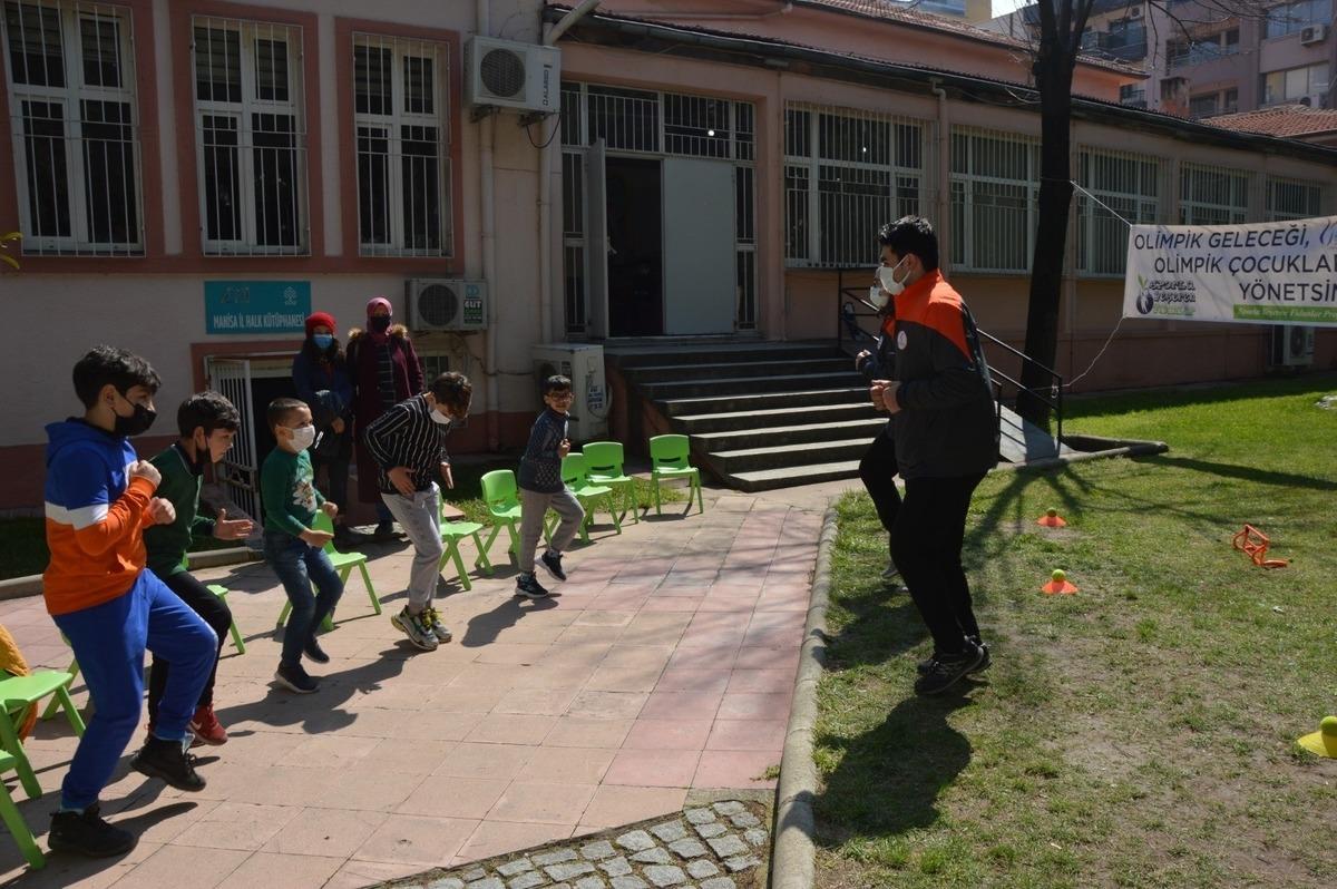 Hem kitap okudular hem spor yaptılar