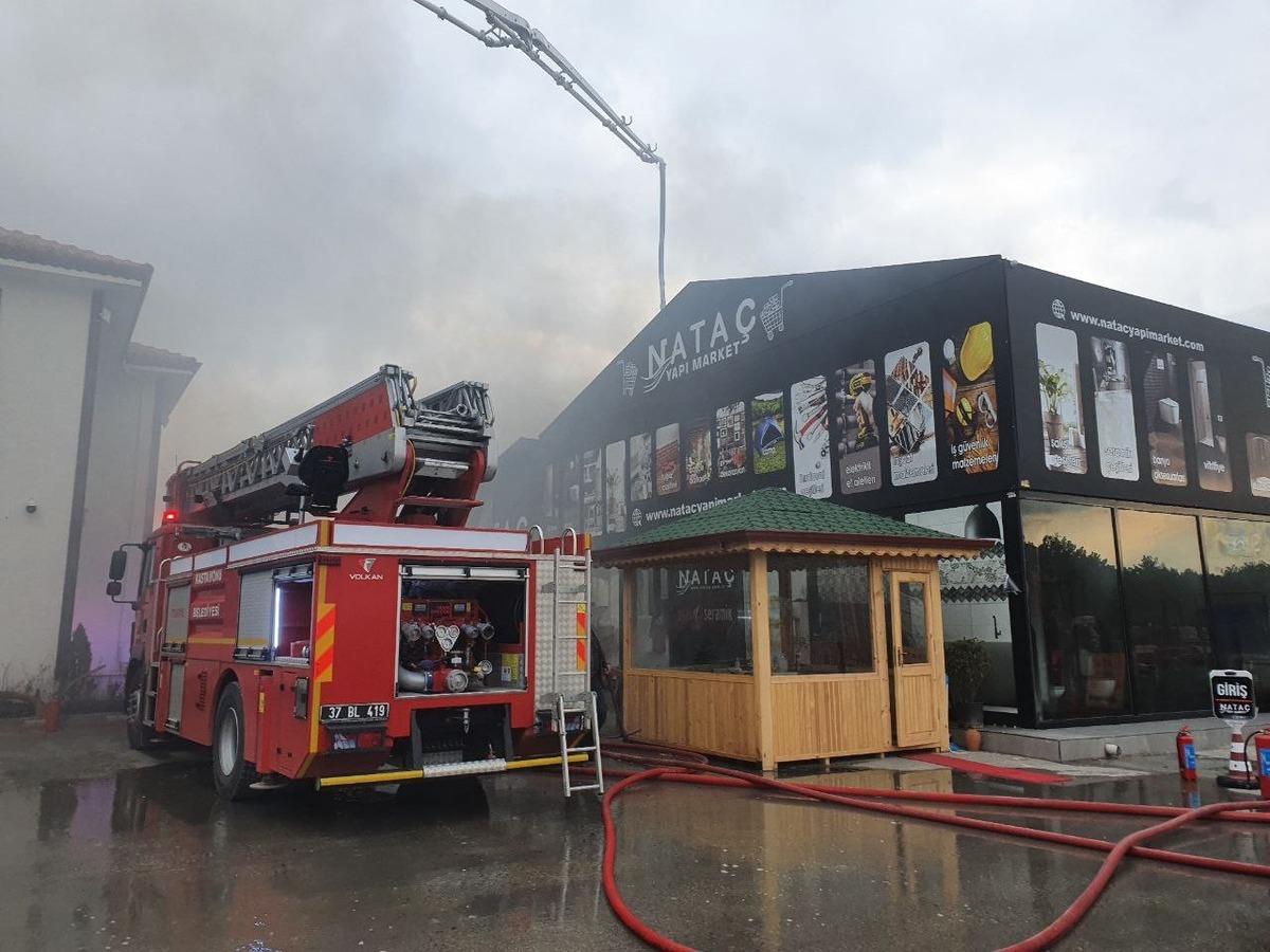 Kastamonu&rsquo;da yapı malzemesi fabrikasında yangın