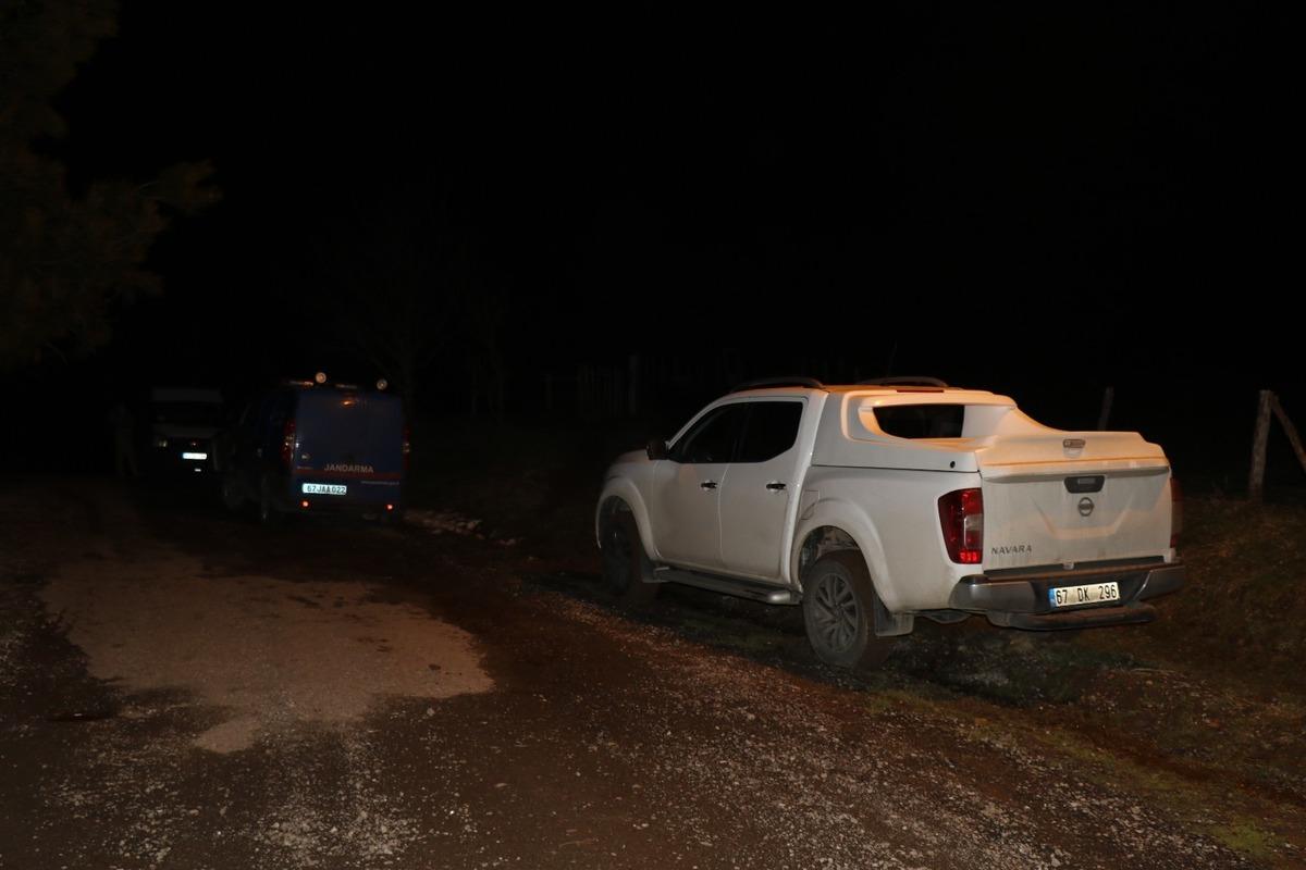 Kayıp gencin cesedi ormanda arandı, baba ile &uuml;vey anne g&ouml;zaltına alındı