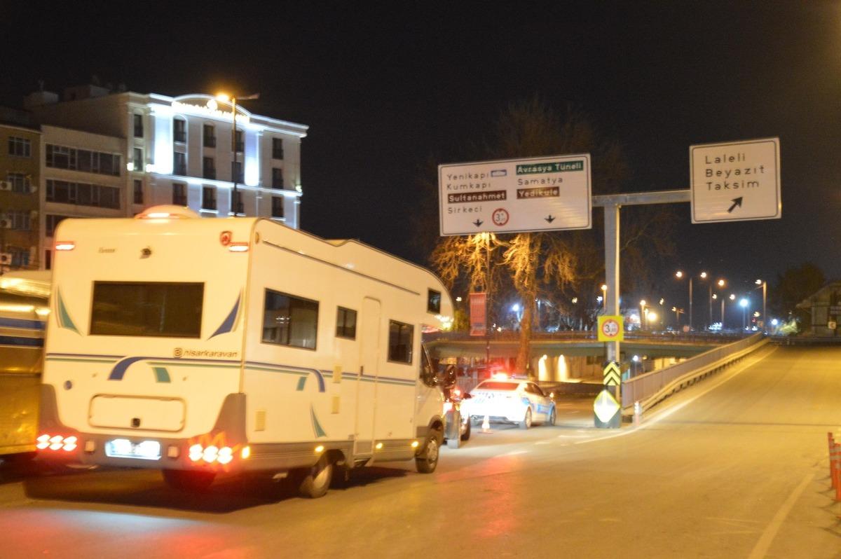 N Kolay İstanbul Yarı Maratonu i&ccedil;in yollar kapatılmaya başlandı