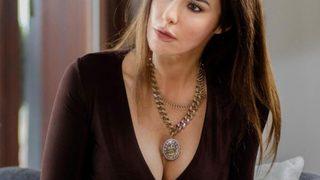 İbo Show'a katılan Defne Samyeli gündemde! Sesi iyi mi kötü mü?