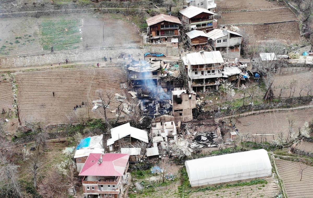 Artvin Ortak&ouml;y&rsquo;deki yangının yaraları sarılıyor