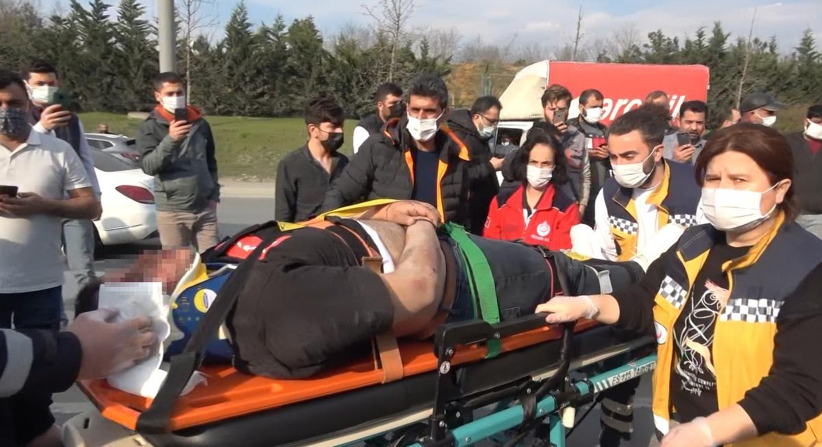 Hafriyat kamyonu ile otomobil &ccedil;arpıştı: 1 yaralı