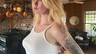 Ireland Baldwin iç çamaşırı giyip reklam yaptı! Tepki çekti