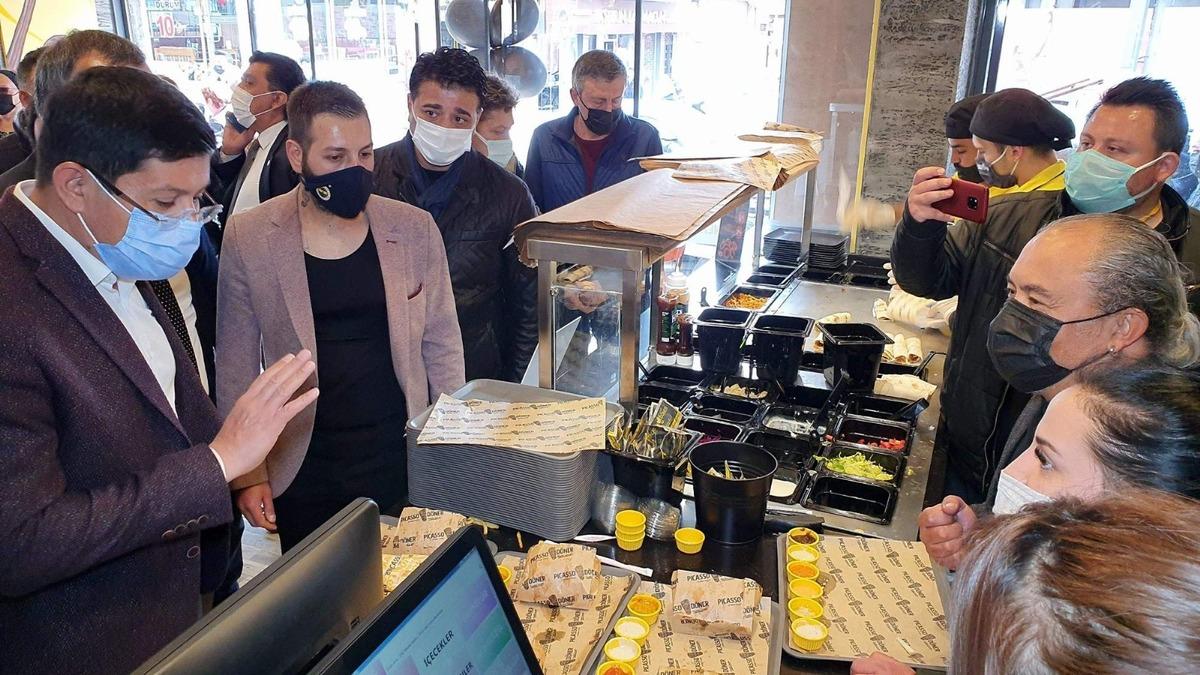 Başkan &Ouml;zcan; &ldquo;Pandemiye rağmen ticari işletmelerin a&ccedil;ılması bizi mutlu ediyor&rdquo;