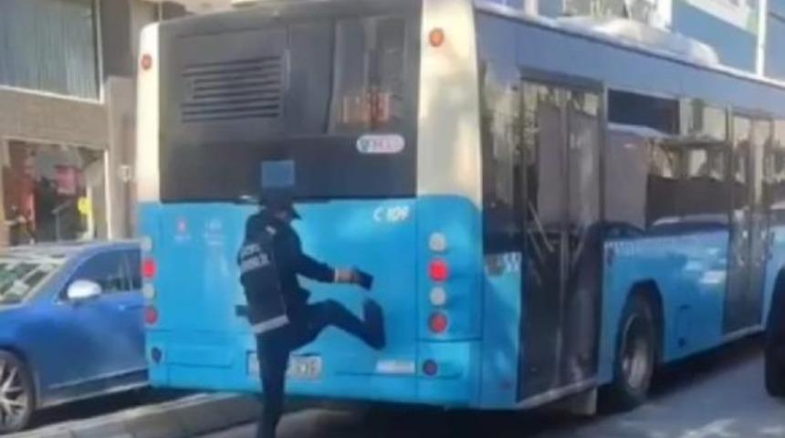 Çekmeköy'de korkutan anlar! Defalarca otobüsü tekmeledi