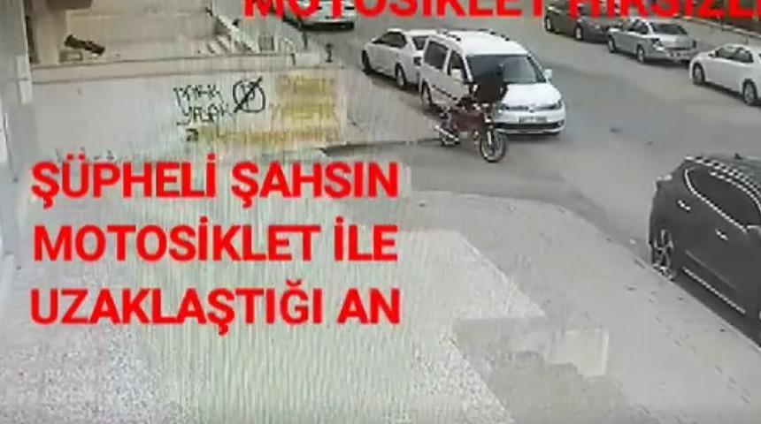 16 su&ccedil; kaydı bulunan motosiklet hırsızı kamerada