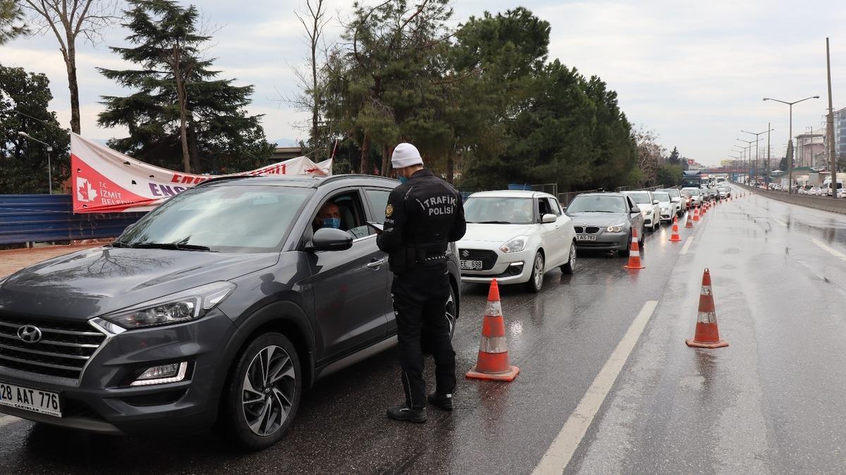 D100&rsquo;de korona vir&uuml;s denetimi, uzun ara&ccedil; kuyruğu oluşturdu