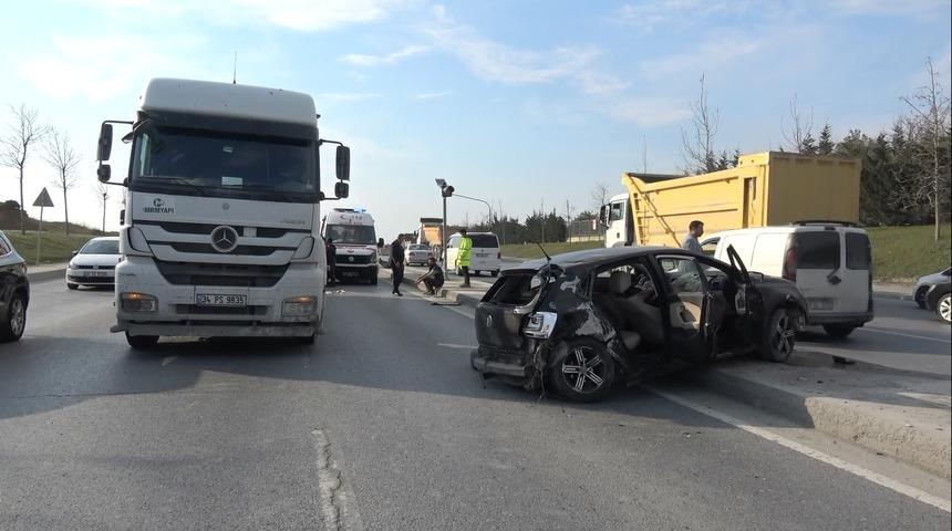 Kamyona çarpan aracın arka camından yola fırladı! Direksiyon başındayken olanları anlattı