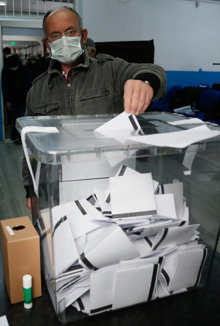 İzmir'deki Bulgaristan vatandaşları milletvekilliği seçimi için oy kullandı G1