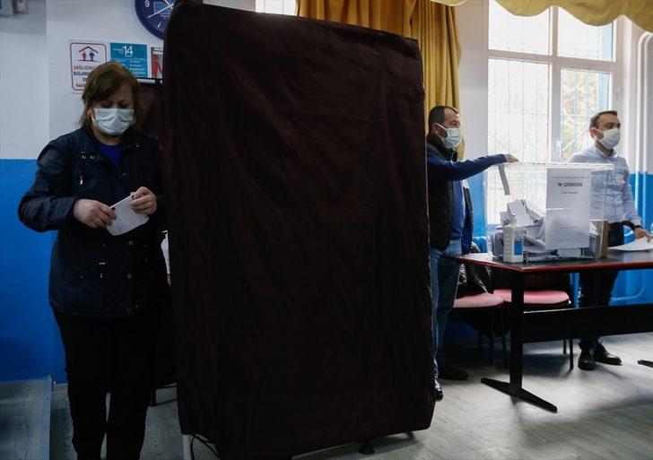 İzmir'deki Bulgaristan vatandaşları milletvekilliği seçimi için oy kullandı G2