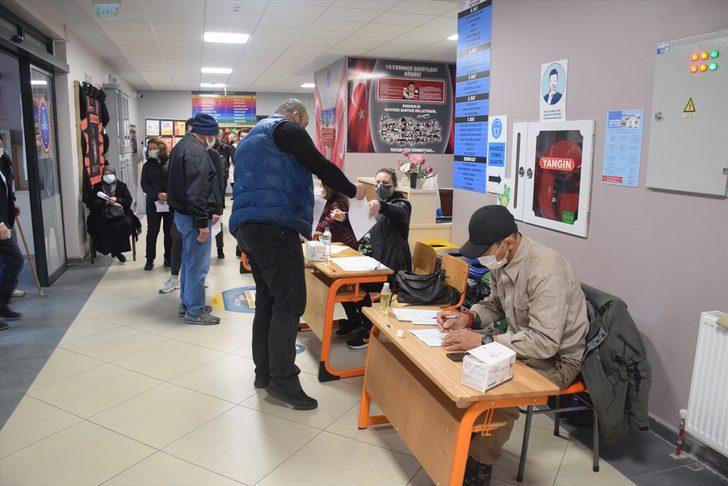 Kocaeli ve Sakarya'da yaşayan çifte vatandaşlar Bulgaristan'daki genel seçimler için oy kullanıyor G1