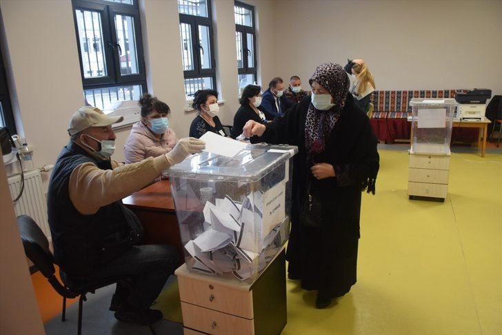 Kocaeli ve Sakarya'da yaşayan çifte vatandaşlar Bulgaristan'daki genel seçimler için oy kullanıyor G4