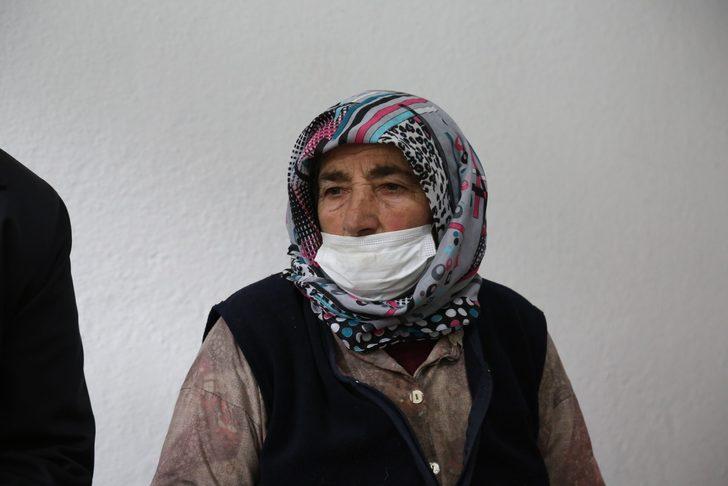 Artvin Ortaköy’de evi yanan yaşlı kadın "Ben nerede kalacağım" demişti, Vali Yardımcısı aileyi ziyaret etti G4