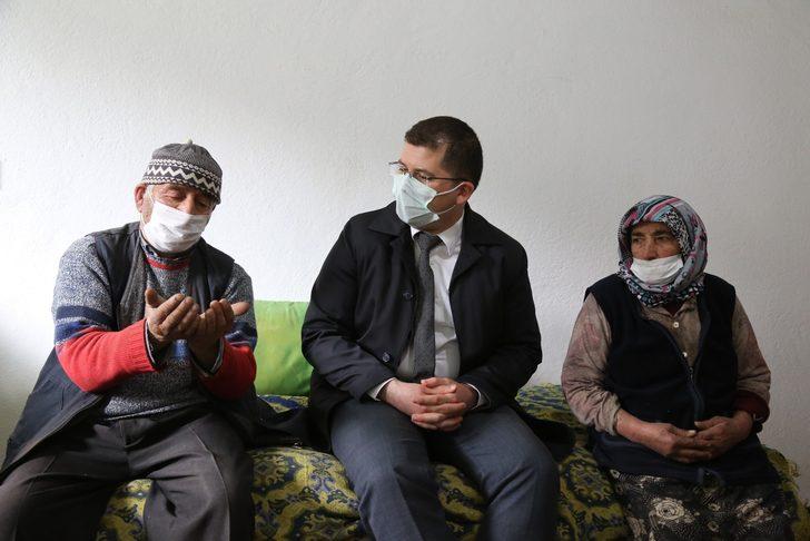 Artvin Ortaköy’de evi yanan yaşlı kadın "Ben nerede kalacağım" demişti, Vali Yardımcısı aileyi ziyaret etti G5