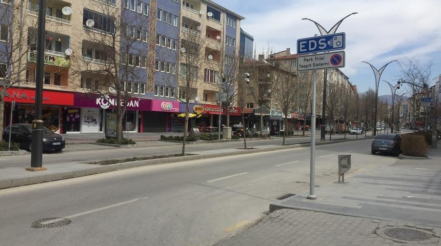 Kırşehir&rsquo;de bir g&uuml;nl&uuml;k sokağa &ccedil;ıkma kısıtlamasına uyuluyor