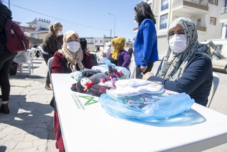 Mersinli kadınlar atölyeye çevirdikleri evlerinde çoraptan oyuncak üretiyor G2