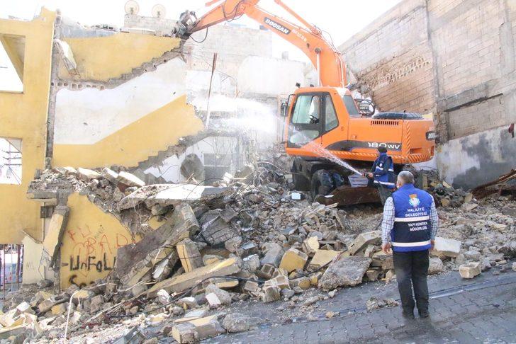 Riskli ve metruk yapılar bir bir yıkılıyor G3