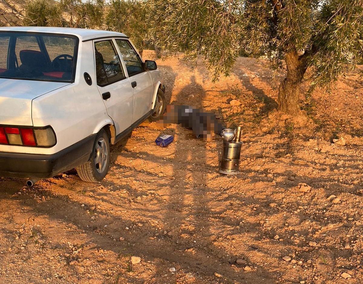 &Ouml;l&uuml;m tarlada yakaladı