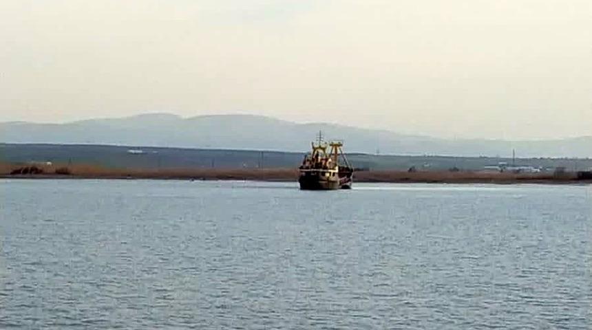 &Ccedil;anakkale&rsquo;de karaya oturan gemi kurtarıldı