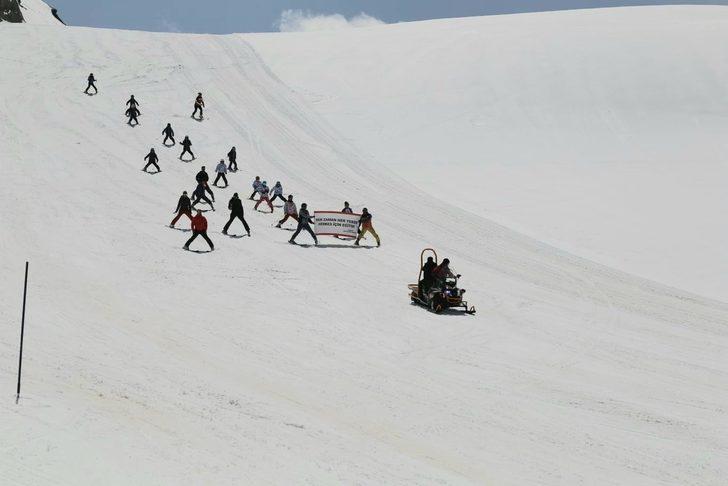Hakkari’de ‘Valilik Kupası Kayak Yarışması’ düzenlendi G1