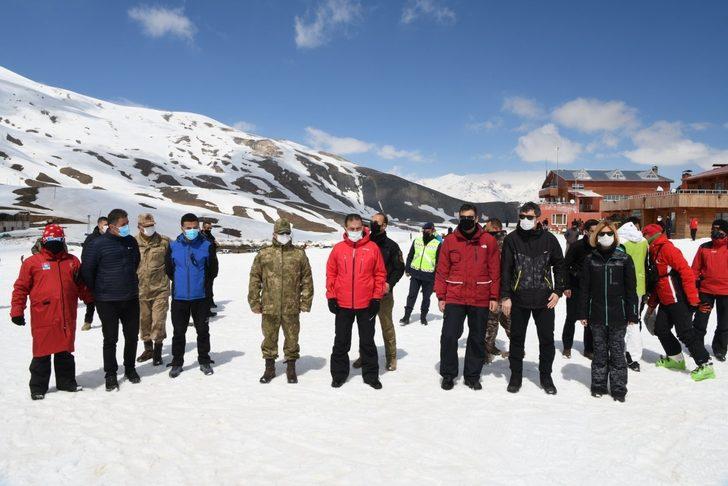 Hakkari’de ‘Valilik Kupası Kayak Yarışması’ düzenlendi G2