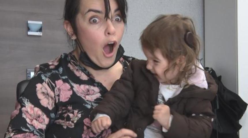 Duygu dolu anlar! Annesinin sesini ilk kez Türkiye'de duydu