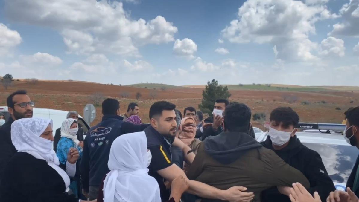D&uuml;ğ&uuml;n konvoyunda yaşanan kaza sonrası kavga &ccedil;ıktı