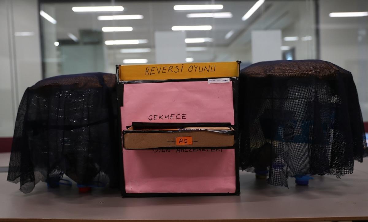 Atıkları esere d&ouml;n&uuml;şt&uuml;rd&uuml;ler