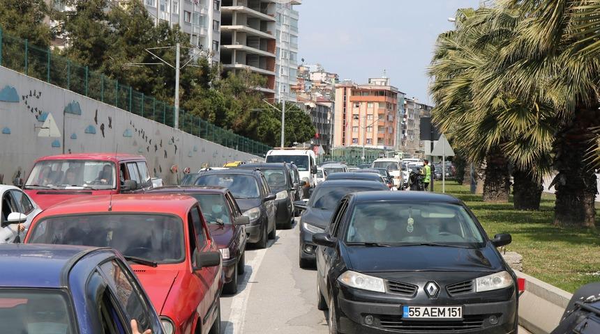 Samsun'da şaşırtan trafik! Manzarayı gören 'Bugün kısıtlama yok mu' sorusunu sordu