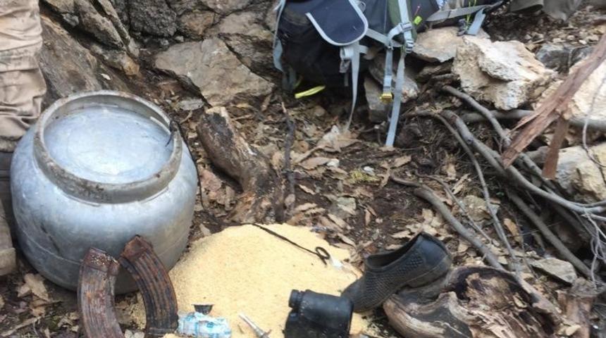 Tunceli’de teröristlerin kullandığı mağara imha edildi