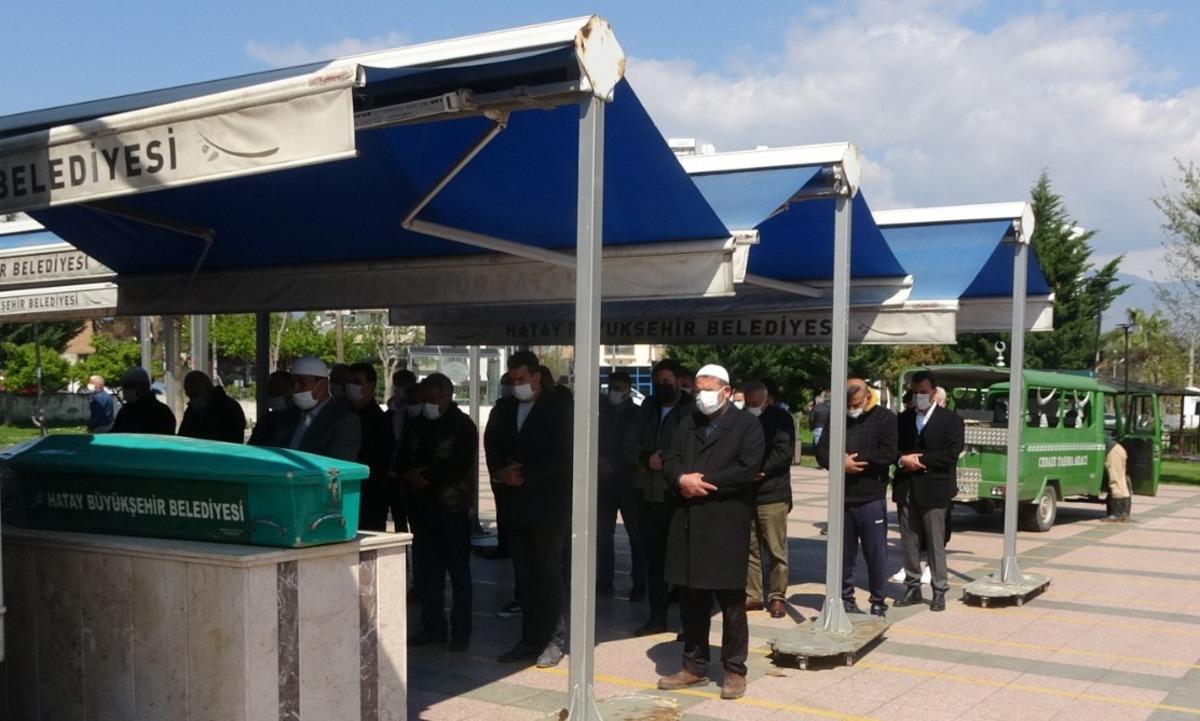 İstanbul&rsquo;daki evinde &ouml;l&uuml; bulunan Ş&uuml;kriye toprağa verildi