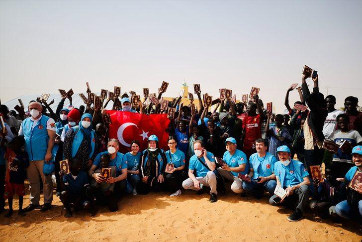 Moritanyalı çocuklara Kur'an-ı Kerim dağıtıldı G5