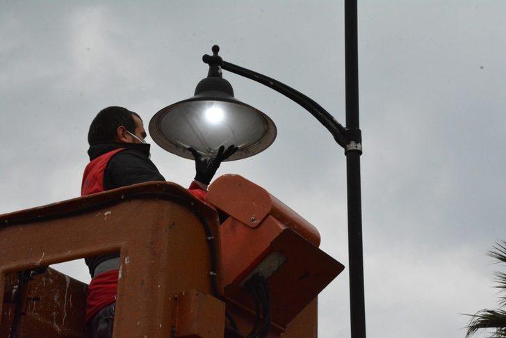 Aydınlatma direkleri bayraklarla donatıldı G4