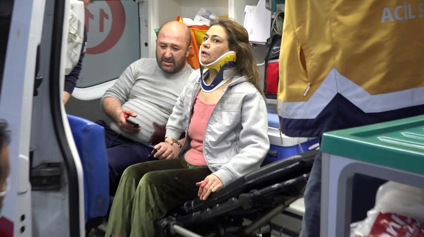 Annesi ve annesinin erkek arkadaşıyla alkol alan genç dehşet saçtı