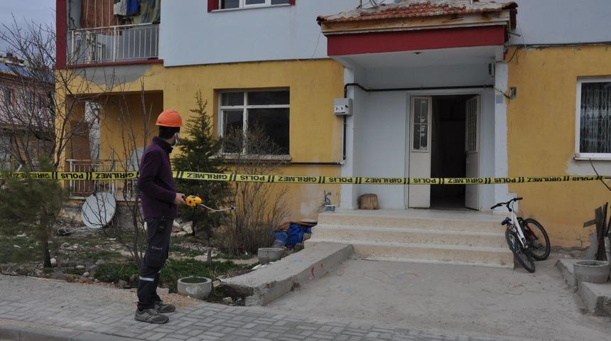 Taşınacakları evden keskin koku gelince pencereden atlayarak yardım istedi