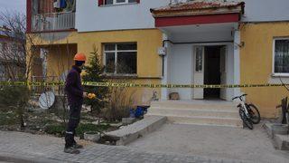 Taşınacakları evden keskin koku gelince pencereden atlayarak yardım istedi