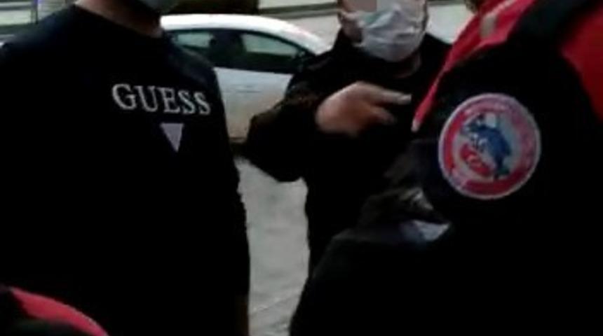 Hastanede polislere saldıran alkoll&uuml; doktor ve ila&ccedil; m&uuml;messili serbest bırakıldı