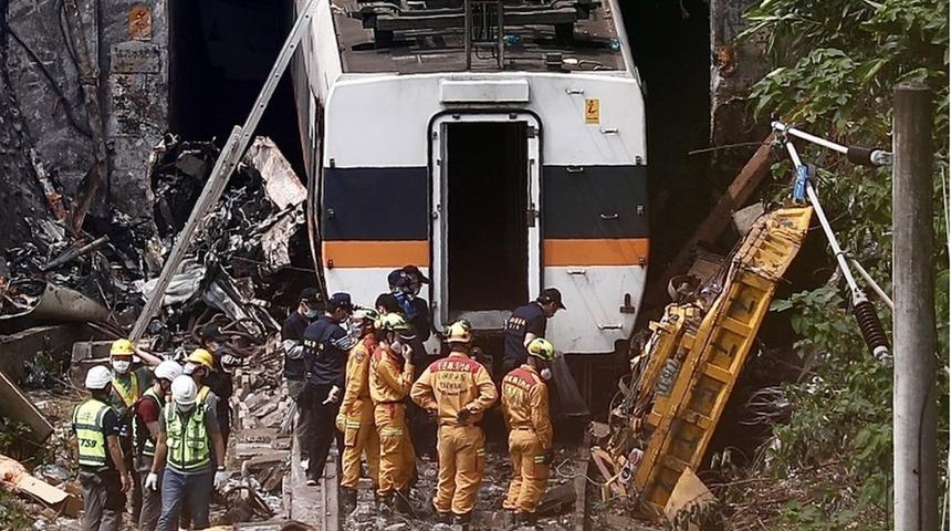 Tayvan'da tren kazası: En az 50 kişinin &ouml;ld&uuml;ğ&uuml; kazayla ilgili soruşturmada şantiye şefi g&ouml;zaltına alındı