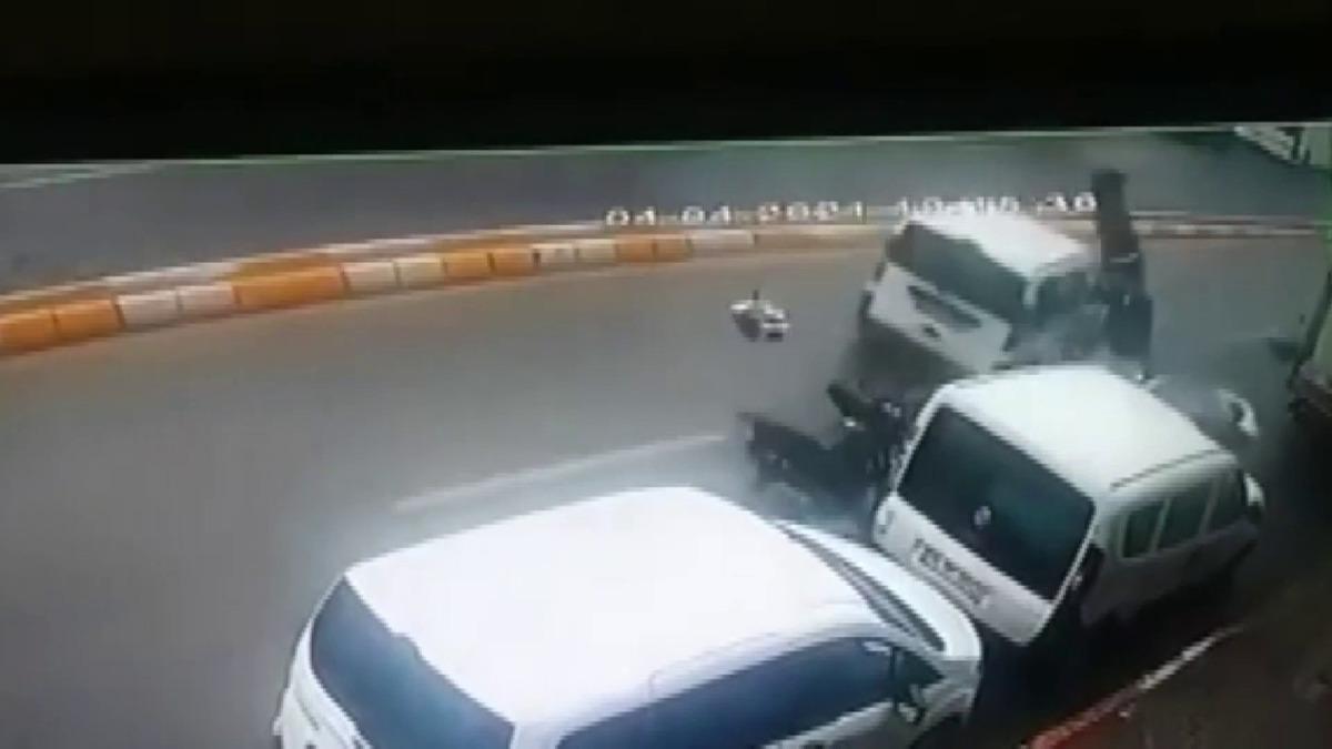 İstanbul&rsquo;da motosikletli s&uuml;r&uuml;c&uuml;n&uuml;n feci &ouml;l&uuml;m&uuml; kamerada